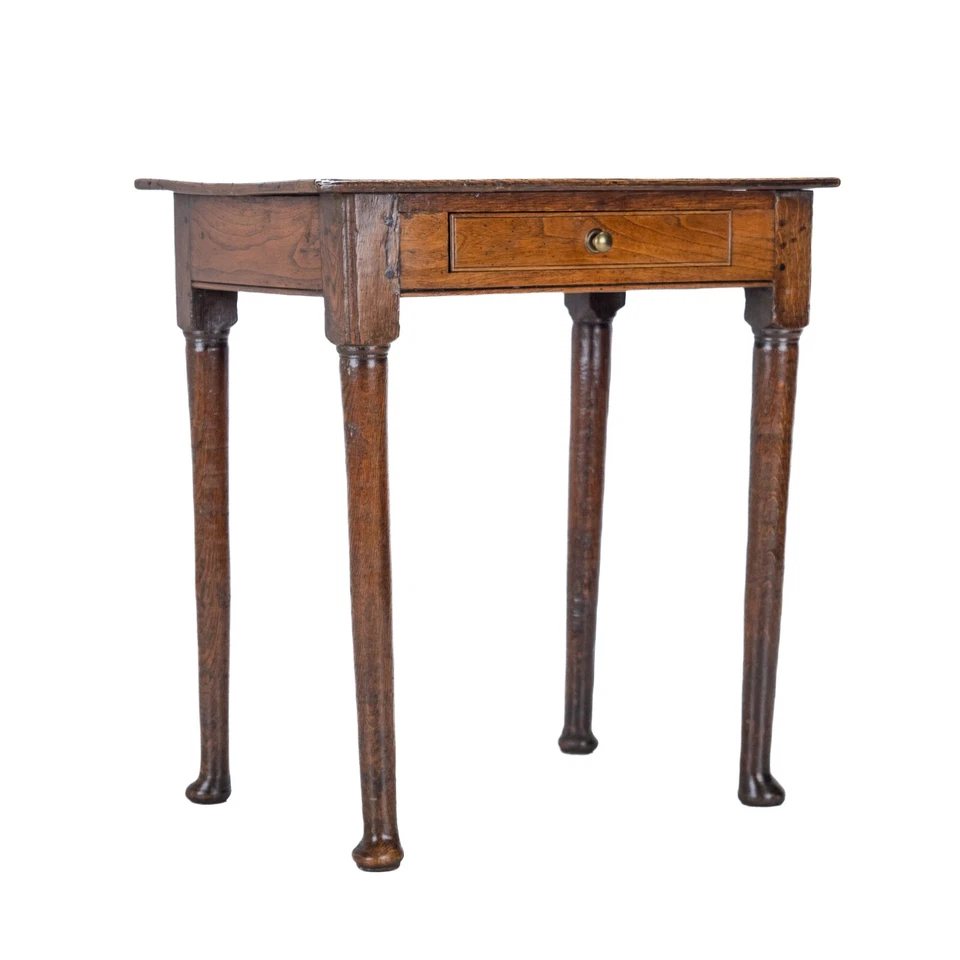 Mesa auxiliar pequeña de campo con pie acolchado de olmo y roble de finales del siglo XVII con cajón Foto 4 de 4