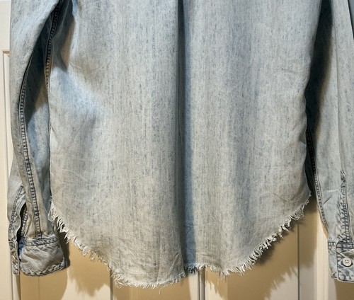 Camisa vaquera Rails Ingrid lavado ácido claro abotonada dobladillo crudo manga larga talla XS - Imagen 6 de 8