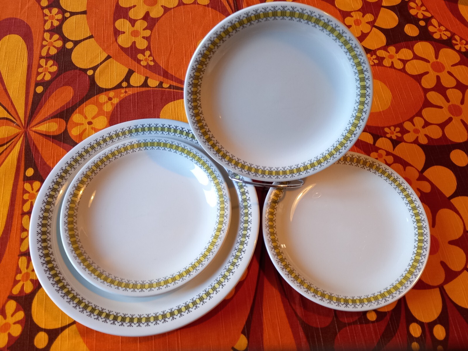 Vintage Rorstrand Cyrano teller / plates 4st. D 18cm-3st. D 24cm-1st. 1963-64.