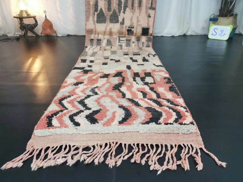 Alfombra roja descolorida abstracta vintage marroquí hecha a mano Boujaad Runner 2'6x11'2 Foto 3 de 4