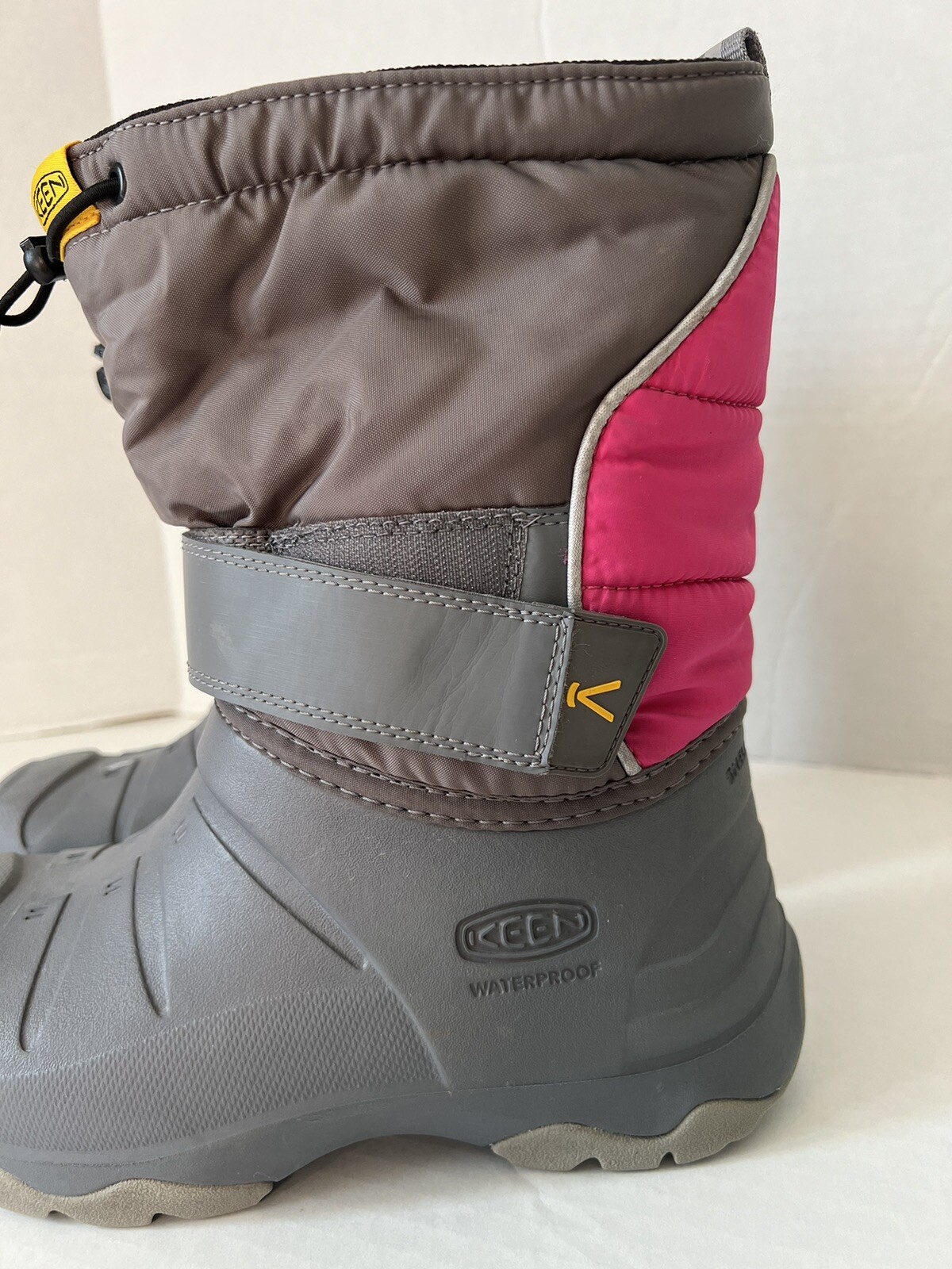 Stivali invernali Keen Lumi 2 grandi bambini giovani grigio rosa isolati US 4 EU 36