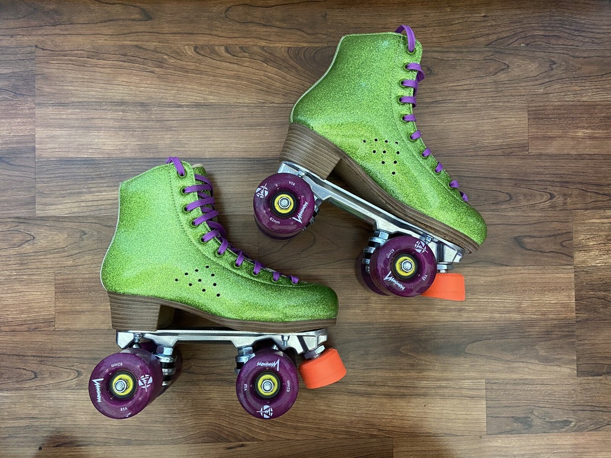Glitter Green Roller Skates with Light-Up Wheels - Women's 7