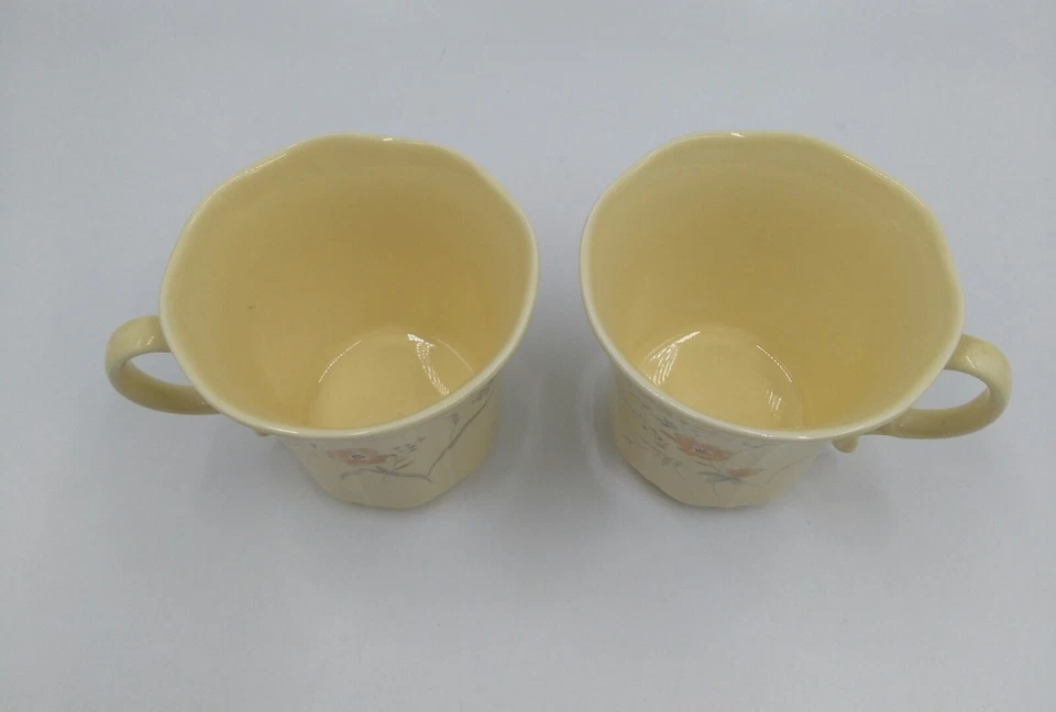 2 tazas de café Mikasa #CAB30 Country Petites KENT amarillas con flores Foto 2 de 4