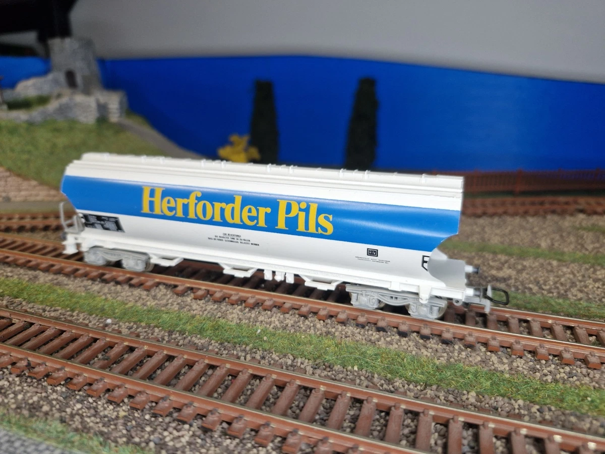 Lot De 4 Wagons Citernes Jouef HO – Dont 1 Neuf – Occasion