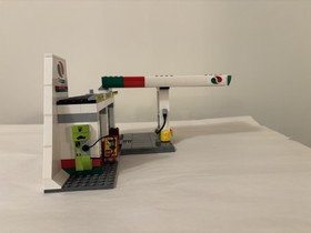 RETIRED LEGO City 60132 Service Station 2-in-1 Set 100% Complete Manual Box VGUC