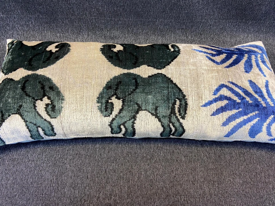 Almohada elefante Ikat, funda de cojín lumbar de seda, almohadas de terciopelo animal, 16X36 Foto 3 de 4