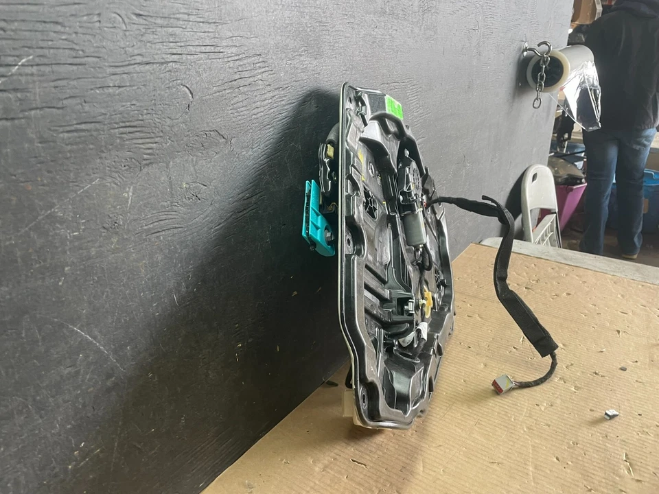 Jeep Wrangler 2018 a 2024 regulador de ventana lateral trasera izquierda L9258 OEM DG Foto 3 de 4