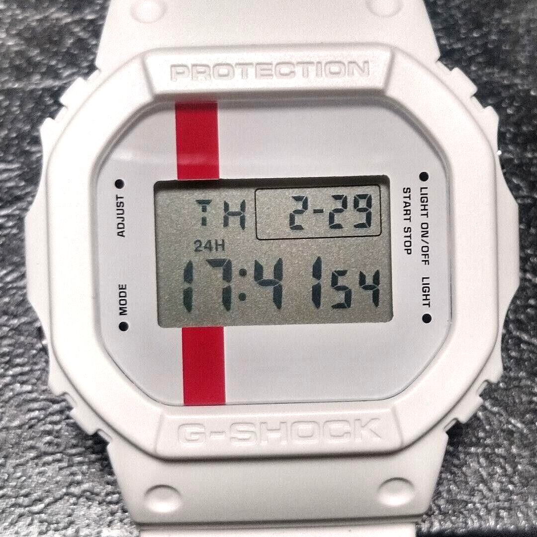 USED CASIO G-SHOCK DW-5600VT MARLBORO Collaboration White USED CASIO G-SHOCK DW-5600VT MARLBORO Collaboration White
