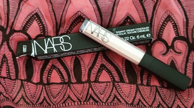 NARS Radiant Cremig Concealer Farbe Vanillelicht 2
