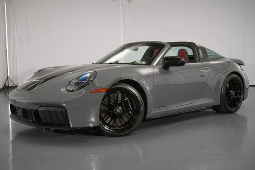 2025 Porsche 911 4 GTS Targa Image 1 of 4