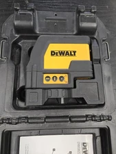 DEWALT DW0822 LASER LEVEL w/ Case CROSS LINE / PLUMB SPOT Combination