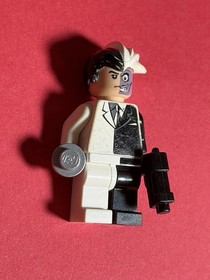 LEGO Two Face Minifigure 7781 Two-Face's Escape 2006 Heavily Played