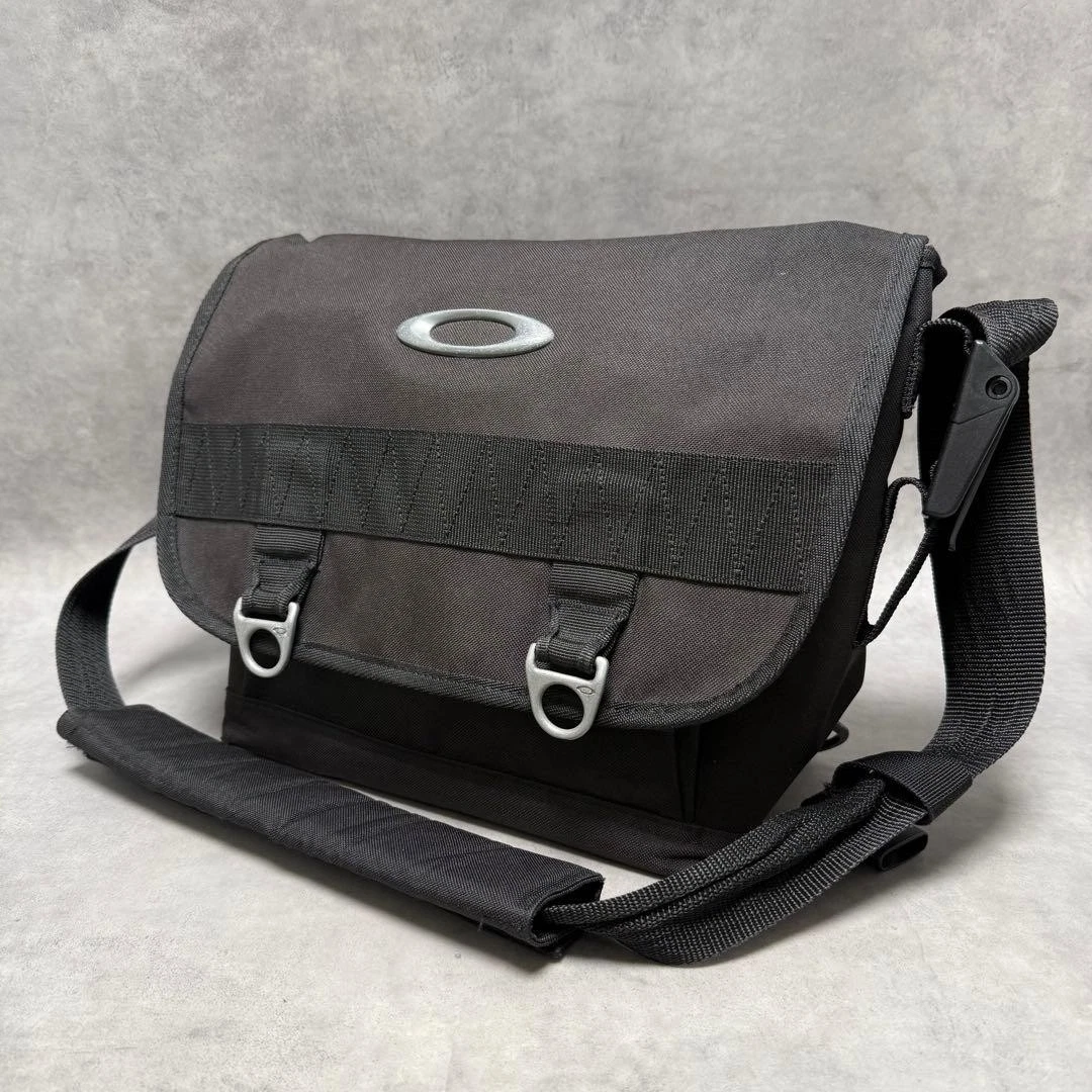 Oakley Men's Black Messenger Bags | eBay