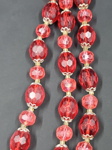 Vintage Hong Kong Red & Pink Plastic Bead Goldtone Accent Necklace, 18" - Picture 3 of 12