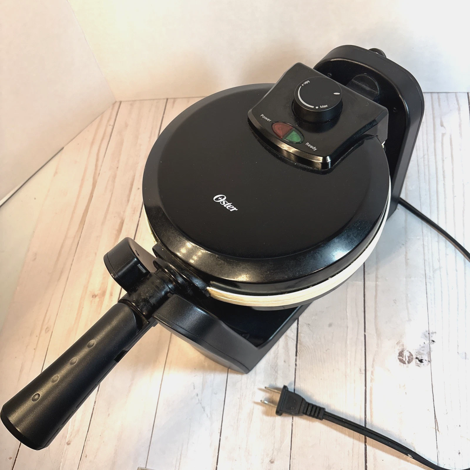 Oster CKSTWFBF10W-ECO Black Titanium Infused DuraCeramic Flip Waffle Maker
Opens in a new window or