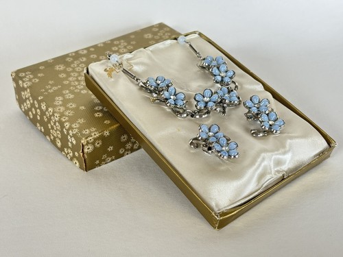 Vintage Signed 1950s Coro Baby Blue Moonglow Lucite Flower Earrings Necklace Set - Picture 5 of 23