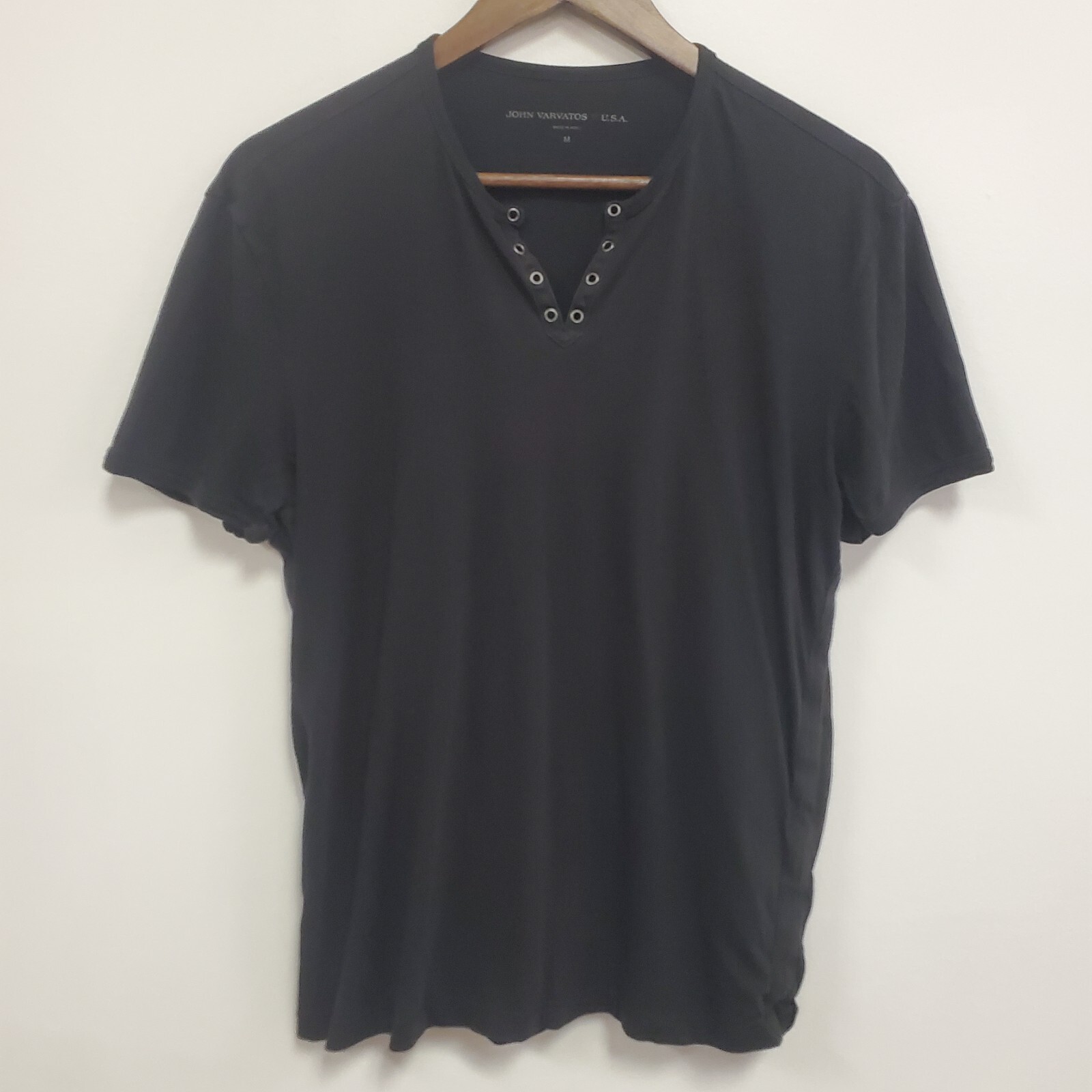 John Varvatos Mens Grommet V Neck Tee Shirt Size M Short Sleeve Single