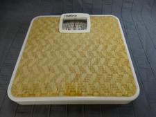 Metro Vintage Floor Bathroom Scale, Bamboo Look, Works Good