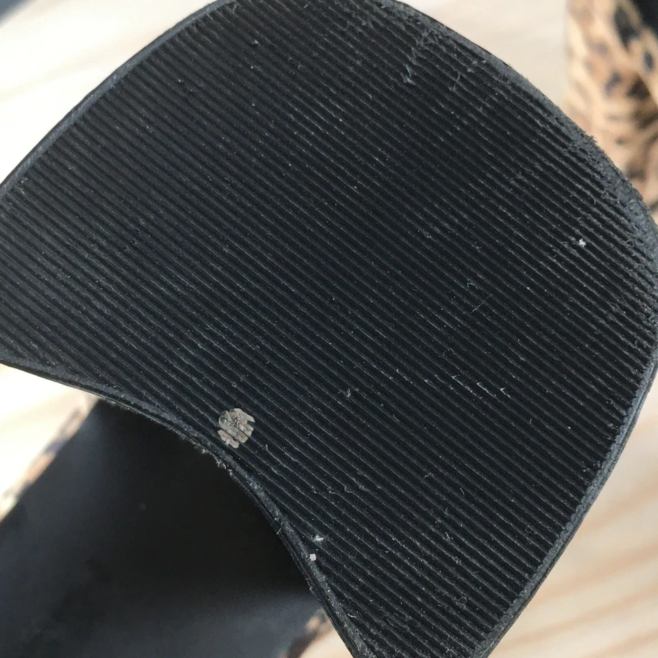 Zapatos de tacón alto Qupid para mujer con 9 estampado de leopardo Mary Jane hebilla beige imitación gamuza Foto 4 de 4