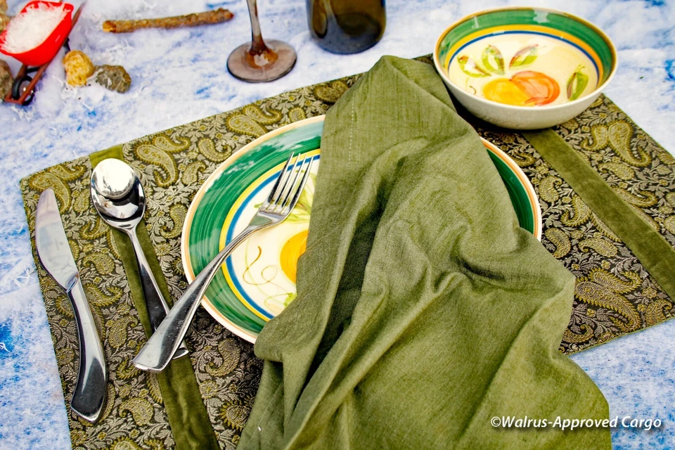 CRATE & BARREL VICTORIA BROCADE PLACEMATS & SAGE LAMONT NAPKINS (6 EACH) – RARE! - Image 4 of 4