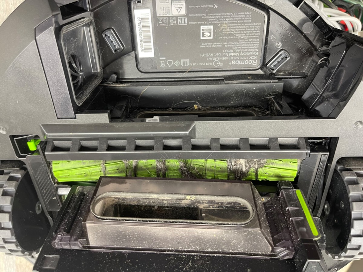 iRobot Roomba RVD-V1 WITH /bin (ADJ-N1) TESTED GOOD. USED
