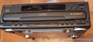TECHNICS MASH CD CHANGER SL-CH555 (NICHT FUNKTIONSFÄHIG, FÜR ERSATZTEILE)
