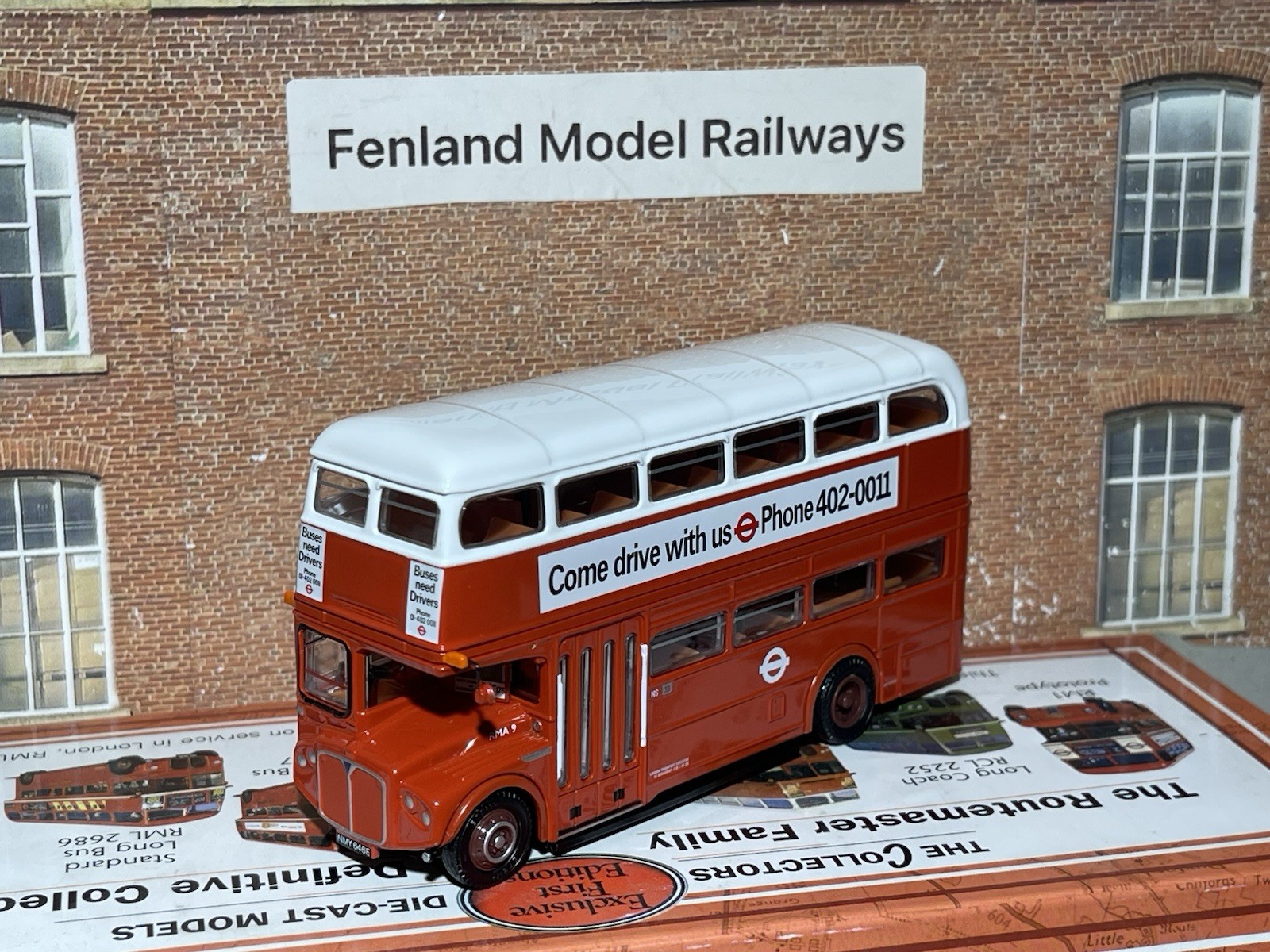EFE 31801 RMA Routemaster London Transport 1/76 OO Gauge Model Bus