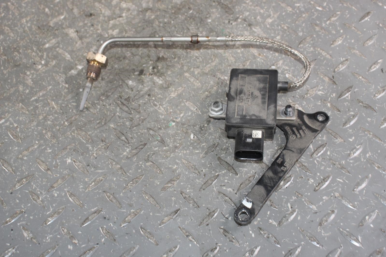 13-18 Flying Spur Electronic Motor Engine Right RH Exhaust Temp Sensor OEM WTY