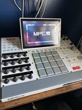 AKAI MPC X SE Professional Standalone Sampler  Sequencer Special edition