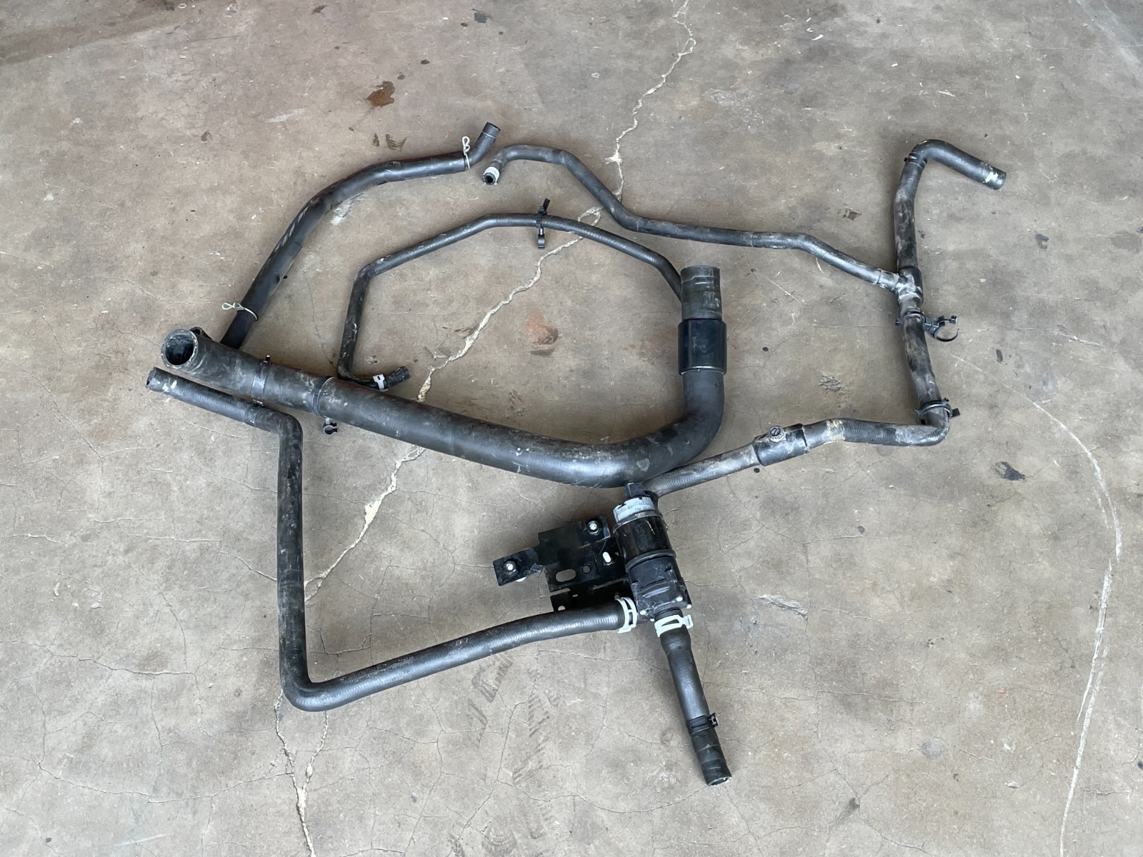 10 11 12 13 14 Lotus Evora Water Valve Heater Hose Tube Pipe 3.5L 1612 OEM