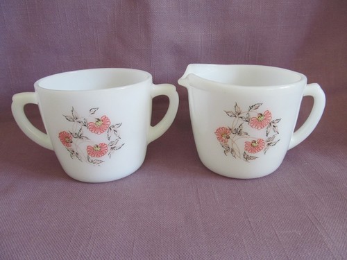 Set crema e zucchero Fire King Fleurette bicchiere da latte - Foto 5 di 5