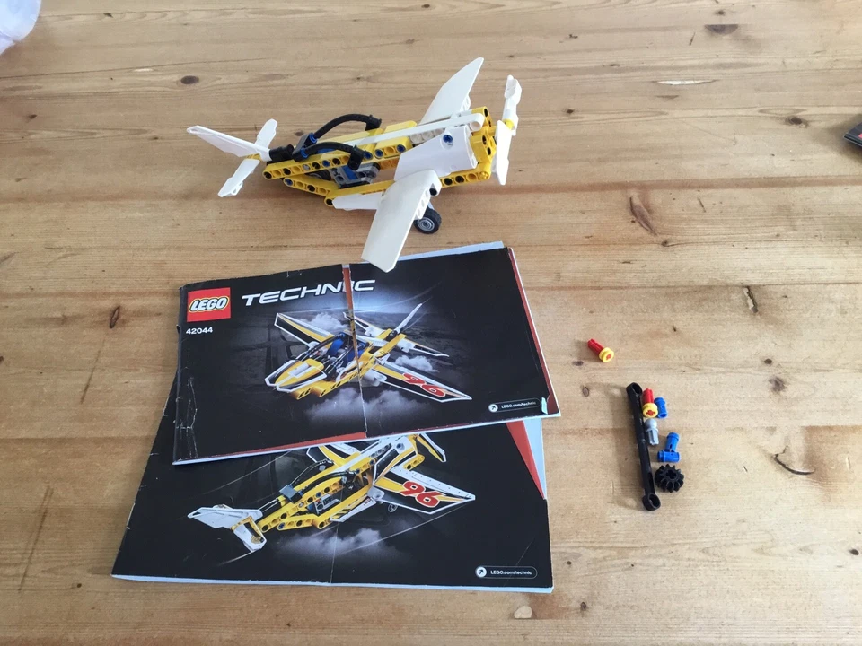 LEGO Technic 42044 Display Team Jet, photo 1 of 3