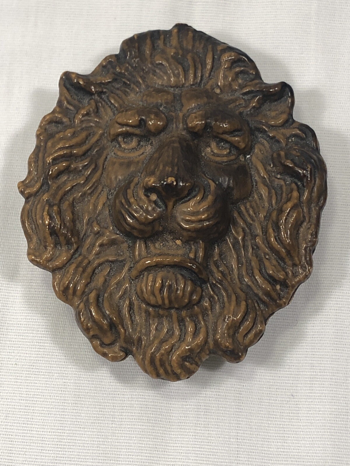 1970s LARGE PLASTIC LION HEAD BELT BUCKLE Gem