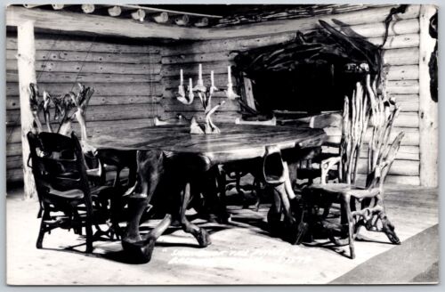 RPPC Michigan Baldwin Shrine of the Pines Dining Table Driftwood Chairs Postcard - Afbeelding 1 van 2