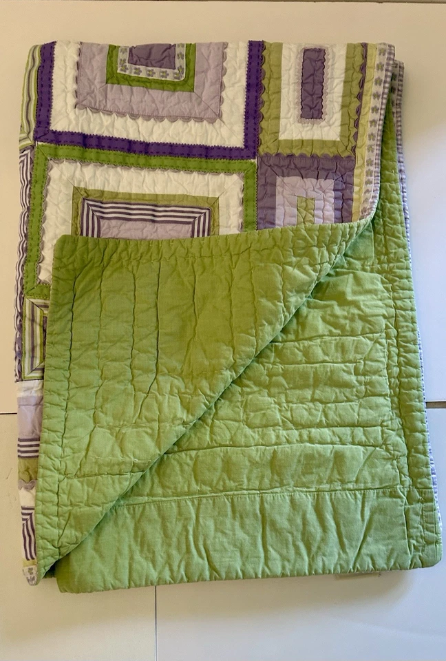 Edredón para cuna Pottery Barn Baby acolchado retazos verde lavanda cinta púrpura Foto 2 de 3