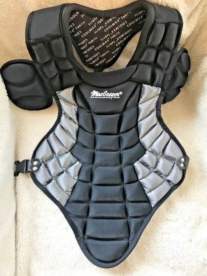 Молодежная защита груди MacGregor B74 черная в отличном состоянии неиспользованная для возраста от 6 до 10 лет - Изображение 3 из 4