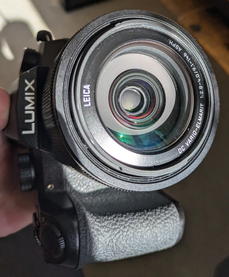 Panasonic Lumix FZ1000 II, photo 3 of 5
