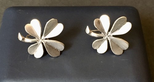 Vtg Sterling Silver Shamrock Four Leaf Clover Good Luck Screw On Earrings - Picture 9 of 10