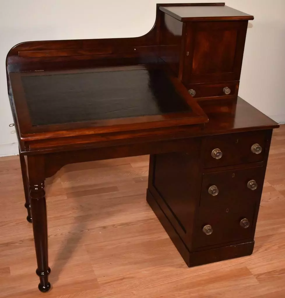 1820s Antique English Hepplewhite Flame Mahogany Black Leather top bankers desk