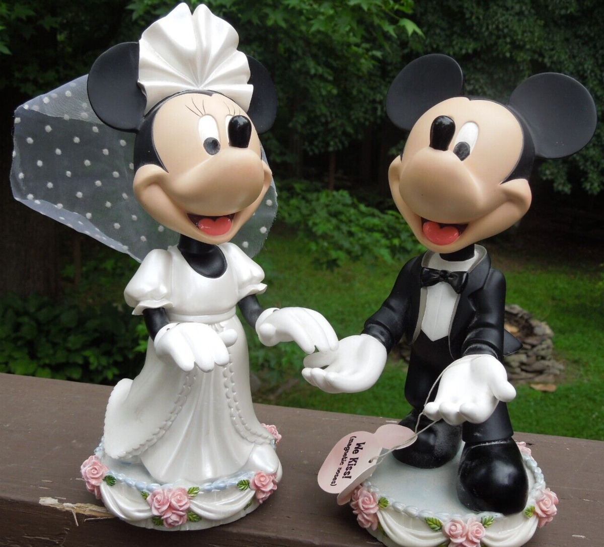 Jim Shore Disney Mickey Minnie Wedding BobbleHead We Kiss Kissing