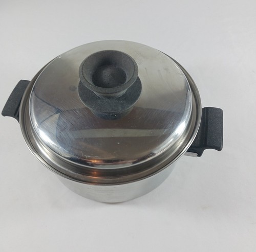 Royal Queen 2 QT. Saucepan with lid. Preowned. - 第 1/5 張圖片