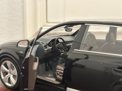 Minichamps Audi Q7 SUV Black 1/18 Scale Diecast Model Car | Read