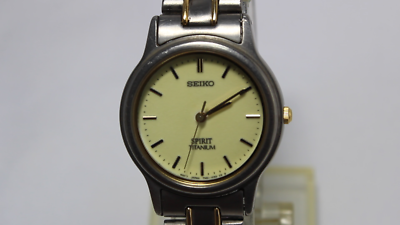 SEIKO SPIRIT Titanium analog vintage watch 7N01-6730 cased in