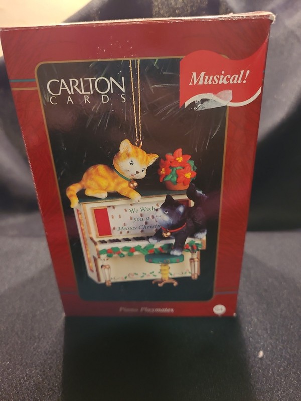 Carlton Cards Heirloom Collection Musical Christmas Ornament Piano Playmates #64