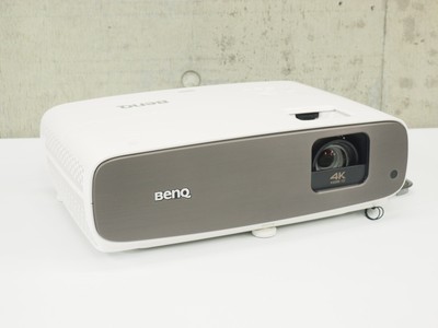 BenQ HT3550 4K UHD DLP Projektor gebraucht 2000 Lumen mit Kabel gebraucht Japan