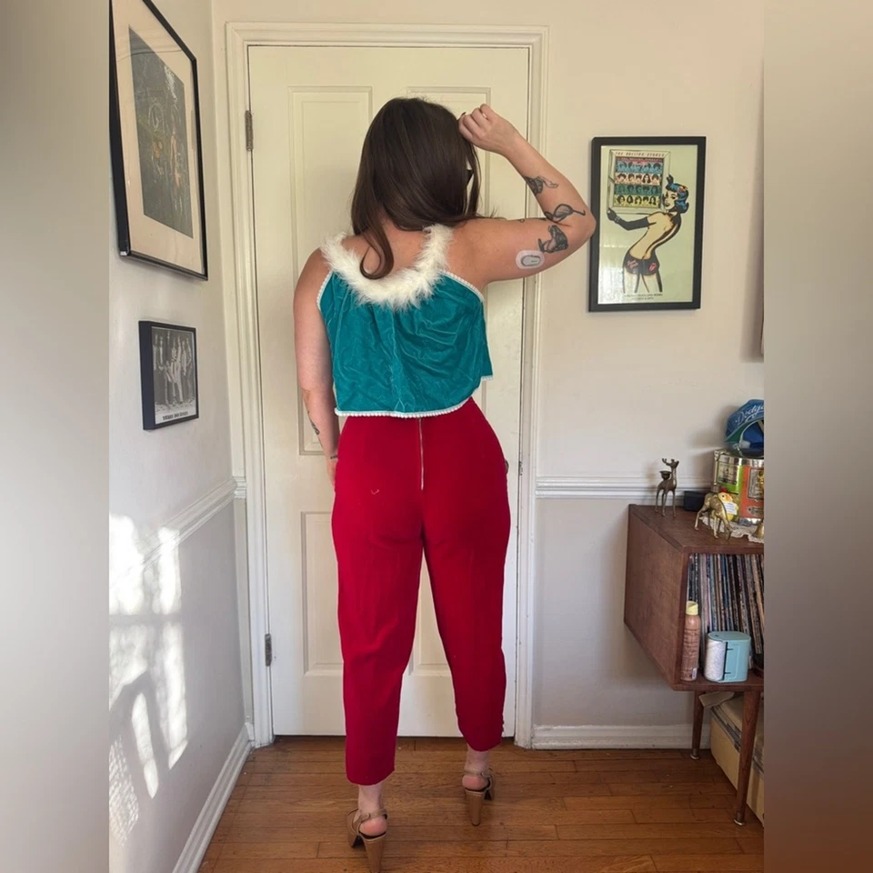 BabyDoll Fredrick’s of Hollywood vintage de terciopelo verde años 60 con ribete de plumas Foto 2 de 4