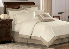 Chris Madden Sherwood Hotel Collection Queen sized ivory comforter set