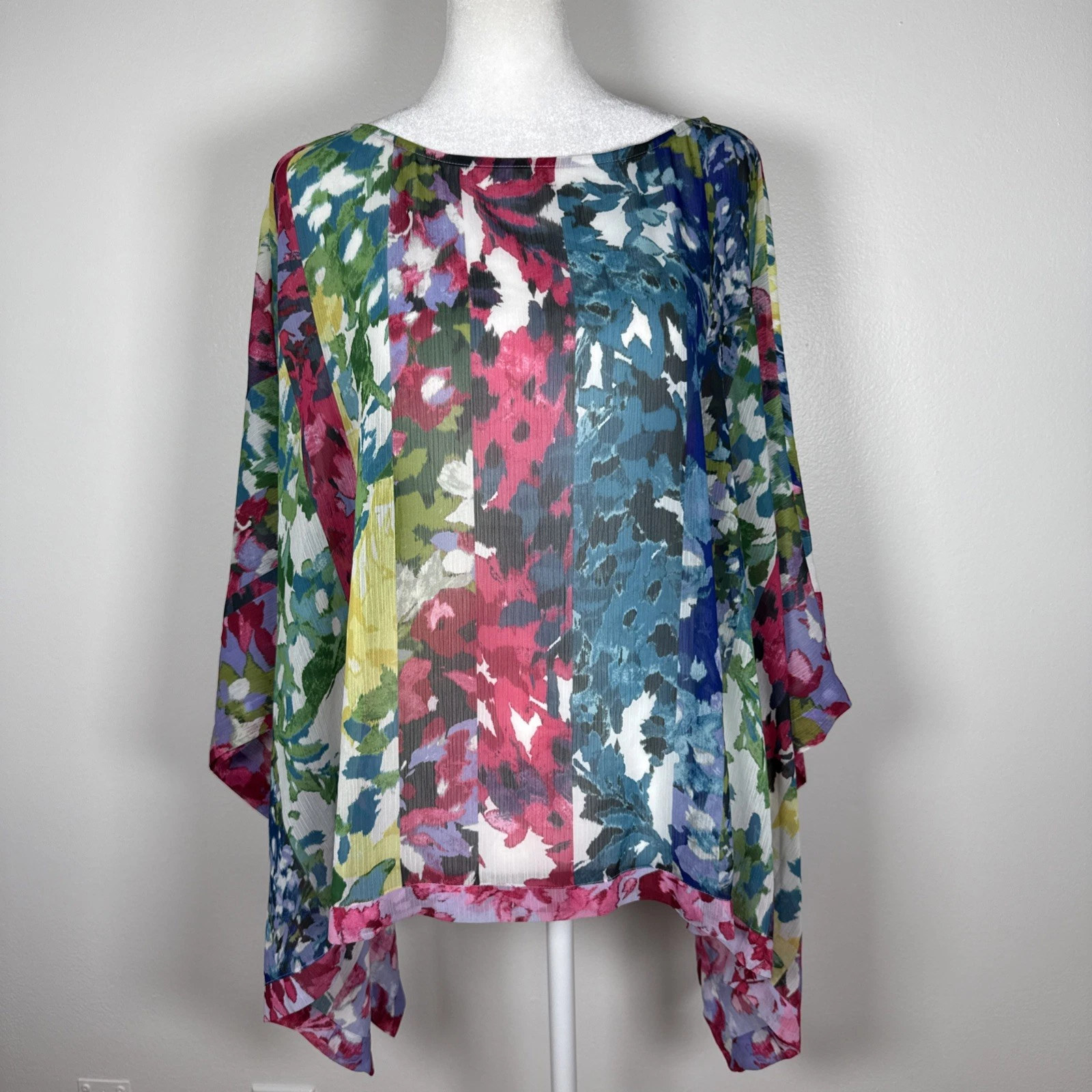 Chico's Allusice Floral Poncho Polyester Cape Sheer Lightweight Size S/M NWT
Opens in a new window o