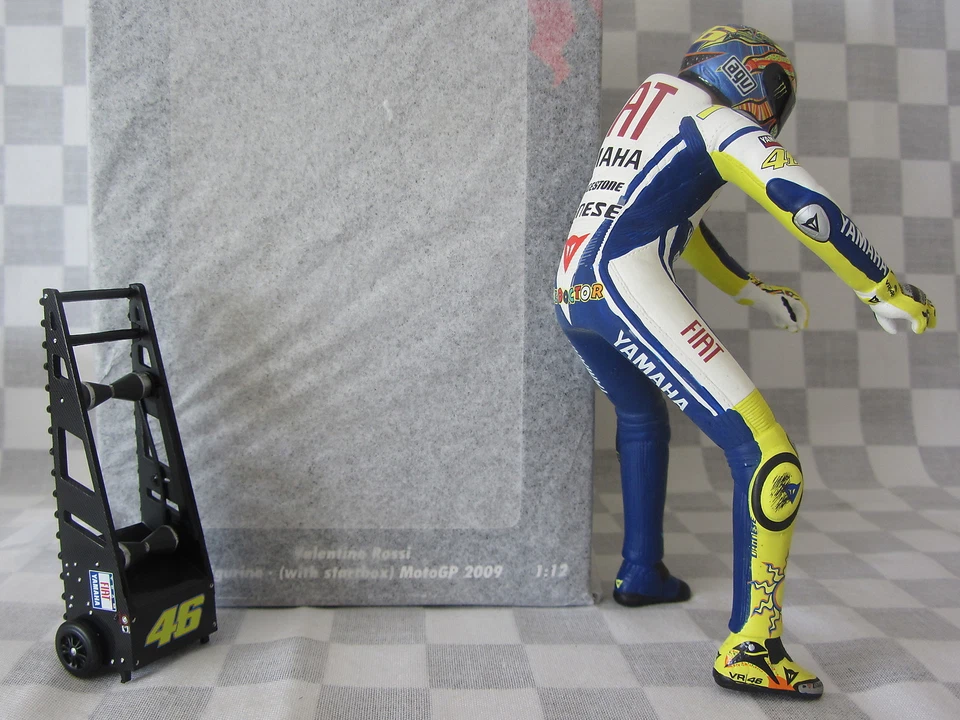 1/12 MINICHAMPS 312 090046 ROSSI FIAT YAMAHA START BOX FIGURE MOTO GP 2009 - Image 3 of 4