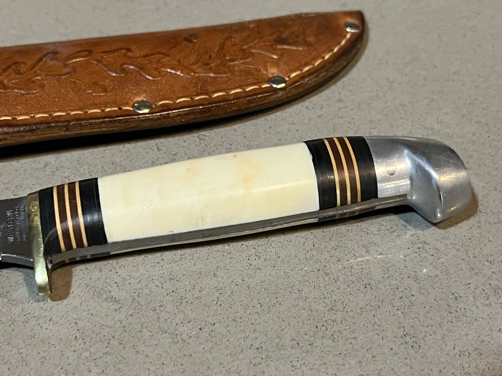 Vintage Western P48A Fixed Blade Hunting Knife W/ Leather Sheath